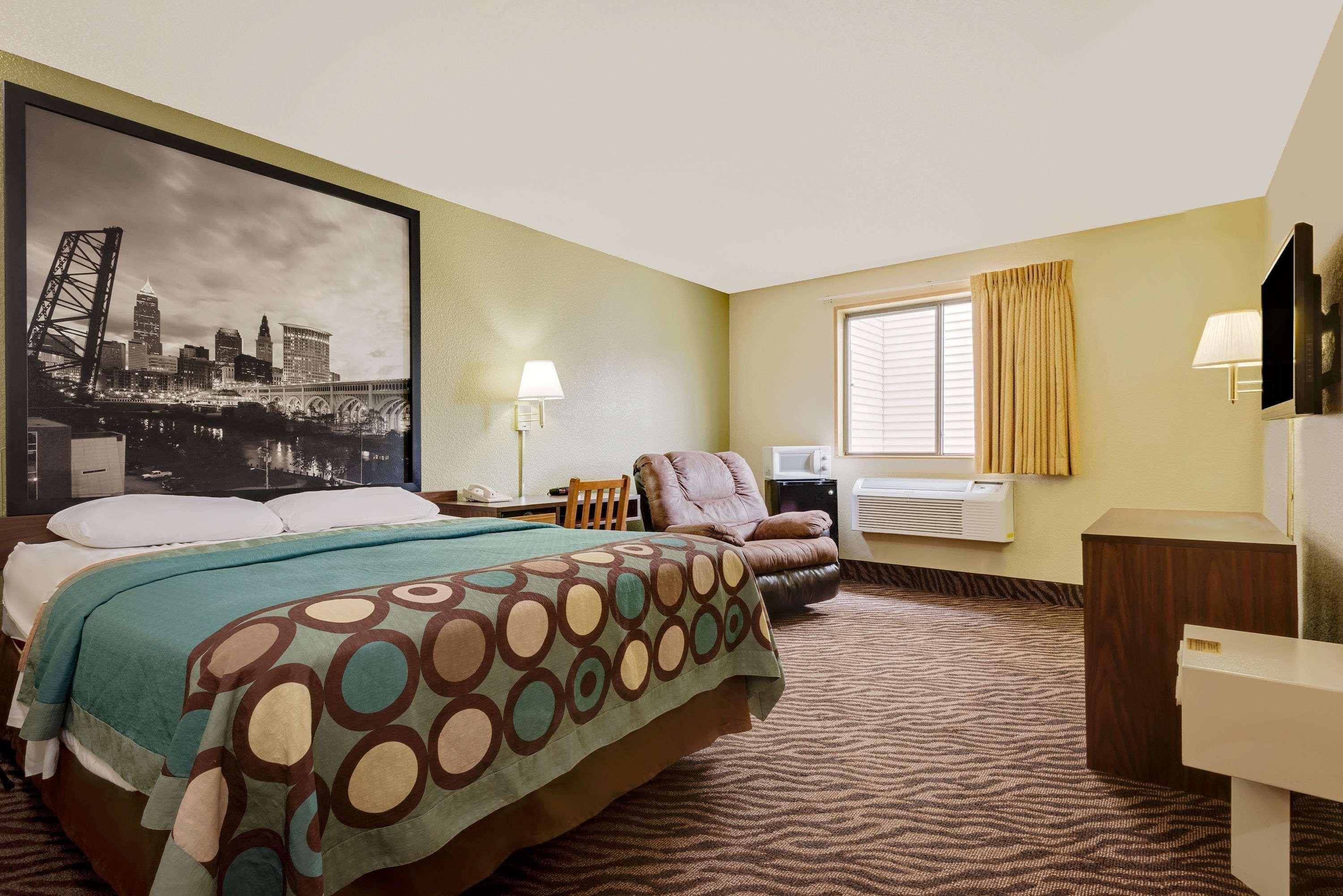 Super 8 By Wyndham Mentor/Cleveland Area Hotel Exterior photo
