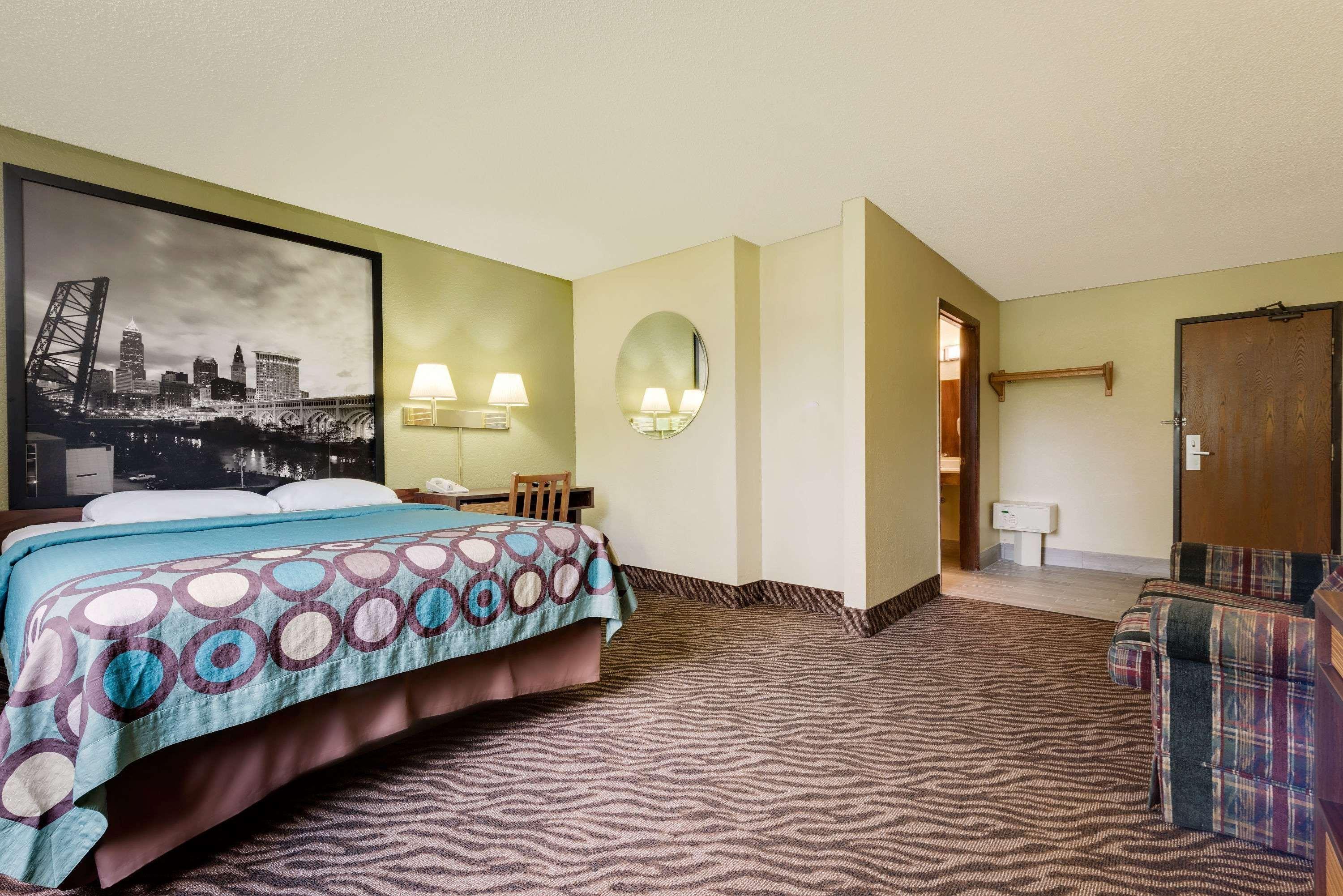 Super 8 By Wyndham Mentor/Cleveland Area Hotel Exterior photo