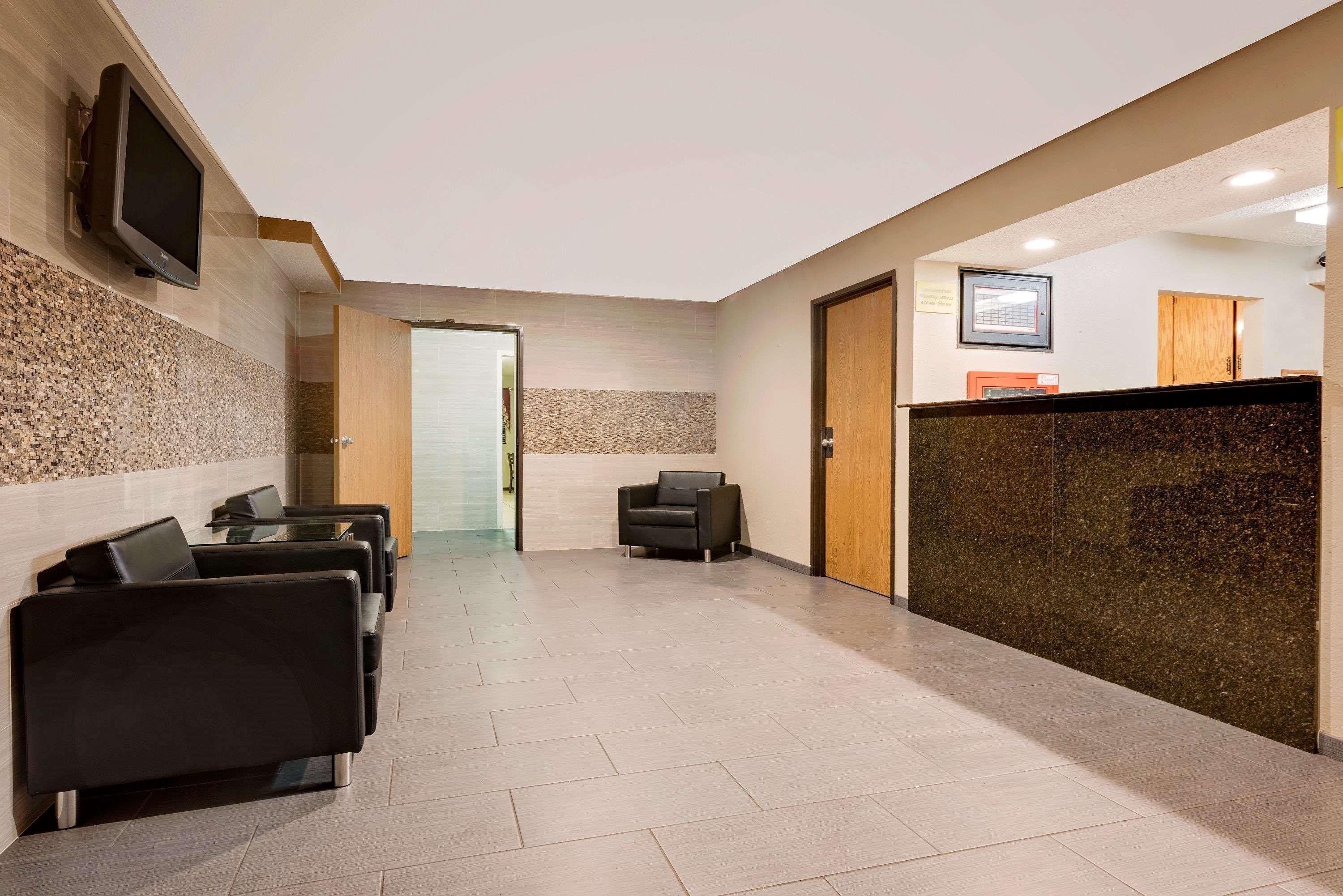 Super 8 By Wyndham Mentor/Cleveland Area Hotel Exterior photo
