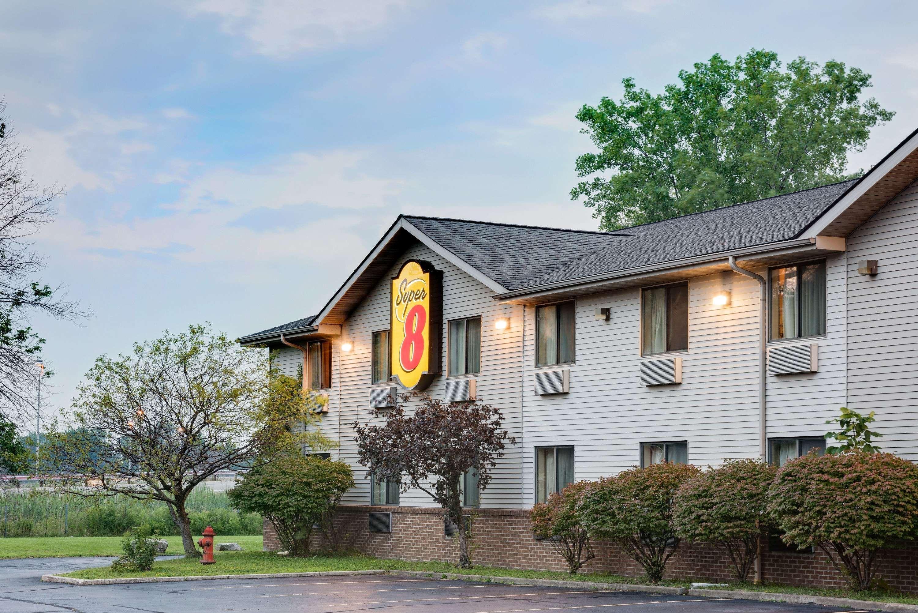 Super 8 By Wyndham Mentor/Cleveland Area Hotel Exterior photo